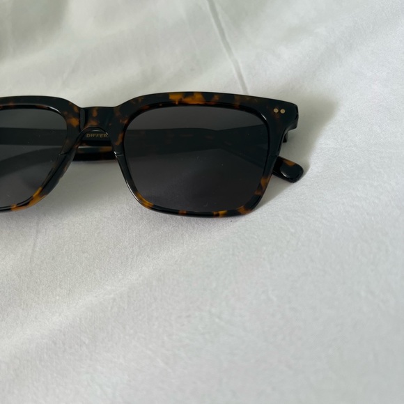 DIFF Billie Shadow Tortoise Grey Polarized Sunglasses Unisex - Picture 8 of 15